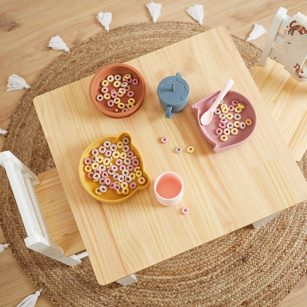 Kindertisch mit 2 Stühlen pinie/weiß